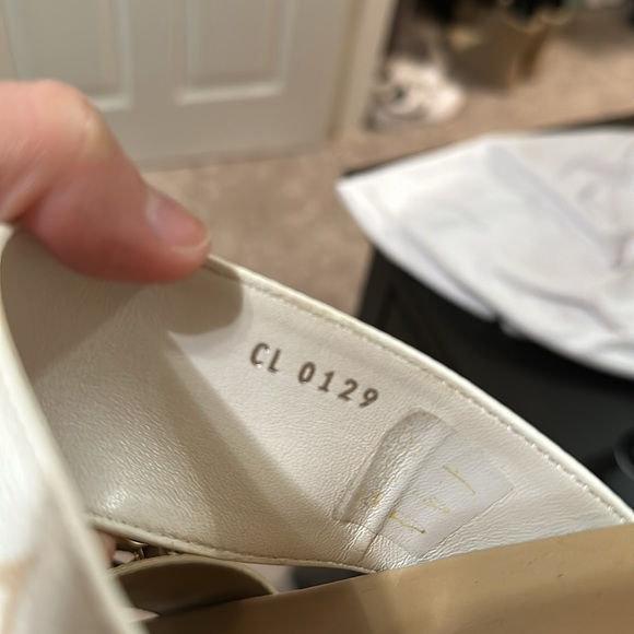 Limited Edition - Louis Vuitton Bom Día Flat Mules in Khaki - Picture 15 of 17